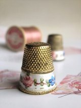 薔薇のシンブル　ホワイトエナメル A