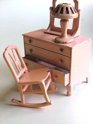 画像1: 人形の家　アンティークのピンクの家具　３点セット
