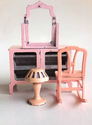 画像2: 人形の家　アンティークのピンクの家具　３点セット