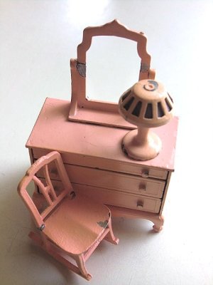 画像3: 人形の家　アンティークのピンクの家具　３点セット