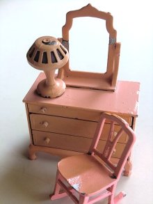 他の写真3: 人形の家　アンティークのピンクの家具　３点セット
