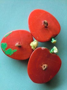 他の写真1: ストロベリー　苺 ボタン　イチゴ　ベークライトのボタン