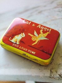 猫と天使　小さな缶