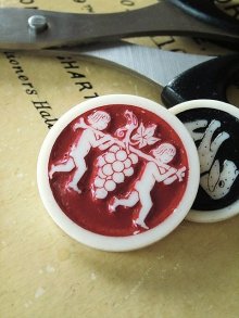 他の写真2: デザインの素敵な ＡＲＴＩＤ　ＢＵＴＴＯＮＳ　英国　