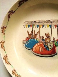 バニキンズ　古い時代の深皿　ロイヤルドルトン　イングランドのウサギたち