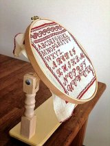 丸枠のついた刺繍用スタンド　　