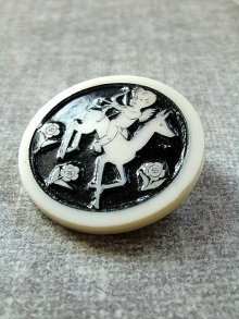 他の写真3: デザインの素敵な ARTID BUTTON　キューピット　英国　ブラック　　