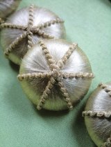 ふっくらシェイプのシルクボタン　フランス　アンティーク　