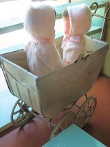 アンティークのうばぐるま　 ブリキのドール用　ベビーバギー　ベビーカー 