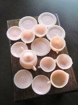 ピンクのティーセット　ドールハウス　