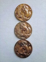 １わの小鳥と２ひきのりす　繊細で美しいレリーフパーツ　　