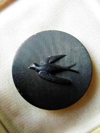 つばめのボタン　美しい燕のエンボス　ヴィクトリアン　ガタパーチャ　
