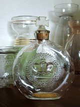 エンボス模様のきれいなボトル  PRINCE MATCHABELLI　