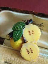 フレッシュレモン　セルロイドのブローチ
