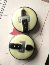 ベルトを締めて！ セルロイドボタン　アイボリーカラー　バックル　