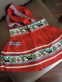 チロリアンテープのついたスカート　赤ずきんちゃんとオオカミ　刺繍　リボン　