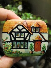 藁ぶき屋根の家　イギリス　小さな缶　ミニチュアサイズ　　　