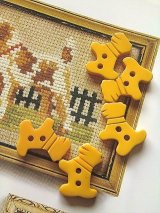 子犬　ベークライトボタン　クリームコーンカラー　３０年代