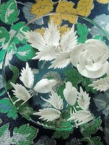 白い薔薇と２わの小鳥　ルーサイト　ブローチ　白いアクセサリー　　　　