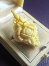 セルロイドのリング　ローズモチーフ　薔薇の花　