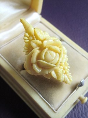 画像1: セルロイドのリング　ローズモチーフ　薔薇の花　