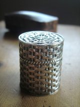 シンブルケース　銀細工の美しいボックス　シルバー