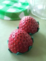 苺のセルロイドボタン　フレッシュストロベリー　　