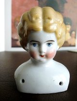 アンティークのドールヘッド　ブロンド　７ｃｍ　チャイナヘッドドール　　