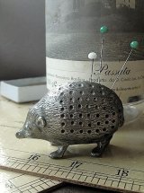 はりねずみのピンクッション　アンティーク　ハットピン
