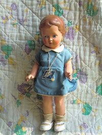 青いワンピースの少女　ドイツのセルロイドドール　シルトクレート　オリジナルドレス　Schildkroet