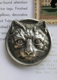 ヴィクトリアンキャット　銀の猫　ボタン　シルバープレート　