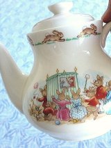 バニキンズのティーポット　アルビオンシェイプ　イングランドのウサギたち　