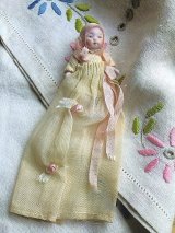 洗礼服のミニチュアベビー　アンティークドール　オールビスク　
