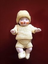 フエルト帽子のベビー　アンティーク　ミニチュアドール　HERTWIG　ビスク　