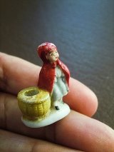 赤ずきんちゃんのキャンドルスタンド　ミニチュアのろうそく立て　　