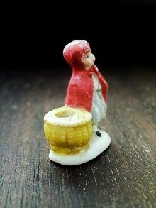 他の写真1: 赤ずきんちゃんのキャンドルスタンド　ミニチュアのろうそく立て　　