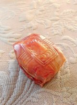 リングボックス　コーラルカラーのセルロイド　指輪ケース　３．