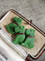 グリーンのテリア　ガラスボタン　