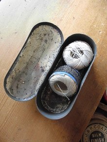 他の写真2: 糸入れの缶　フレンチアンティーク　古い時代の小さなブリキ缶