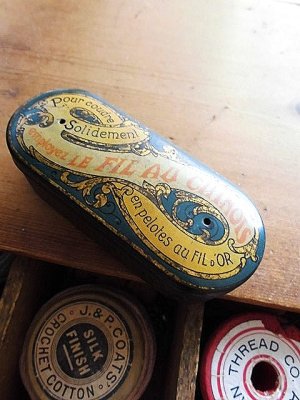 画像2: 糸入れの缶　フレンチアンティーク　古い時代の小さなブリキ缶