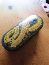糸入れの缶　フレンチアンティーク　古い時代の小さなブリキ缶