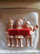 聖夜のキャロル　子供たち　セルロイドブローチ　