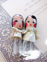 女の子の形をした小さなボトル　香水瓶　２本セット