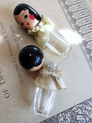 画像5: 女の子の形をした小さなボトル　香水瓶　２本セット