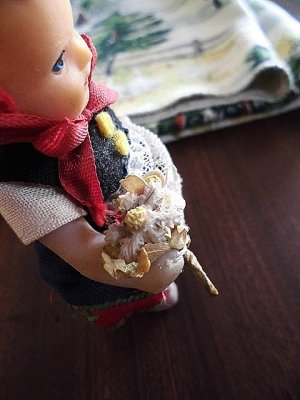 画像4: 花束もって　ミニチュア　ラバードール　東ドイツ　ARI社　アリドール　　赤ずきんちゃん　　