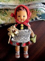花束もって　ミニチュア　ラバードール　東ドイツ　ARI社　アリドール　　赤ずきんちゃん　　