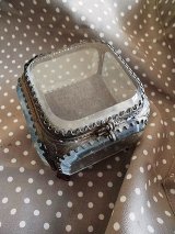 古い時代のジュエリーボックス　フランスのガラス