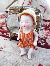 ポンポン帽子のベビー　オールビスク　アンティークドール　HERTWIG　