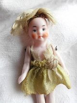 リボンを結んだ女の子　オールビスクドール　７，５ｃｍ