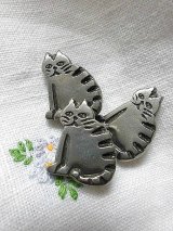 猫さんのボタン　おすわりにゃんこ　 ピューター